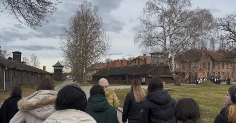 Photos des lycéens alsaciens envoyés spéciaux à Auschwitz : un témoignage poignant