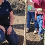 Sélestat : des écoliers participent à la plantation d'arbres fruitiers