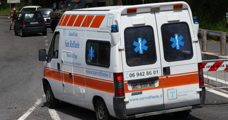 Italie : un garçon de quatre ans aide les secours par téléphone après l'évanouissement de sa mère