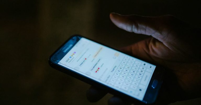 Appel à témoignages : l'intérêt financier prime sur l'amour, avez-vous croisé un hobosexuel ?