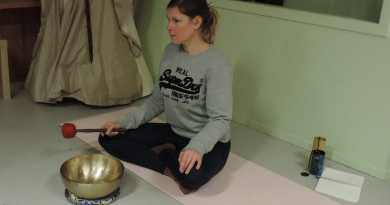 Val-Revermont : La médiathèque propose des ateliers de Yin yoga et échanges 'parent’aise bien-être'