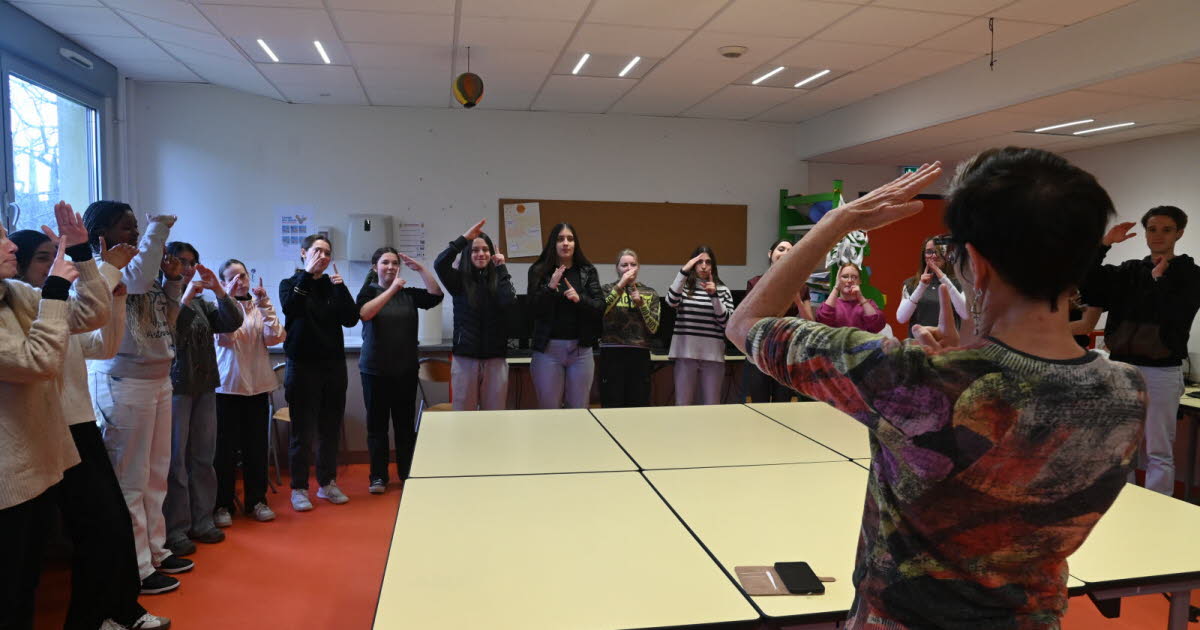Aubenas : Des lycéens apprennent la langue des signes pour améliorer la communication