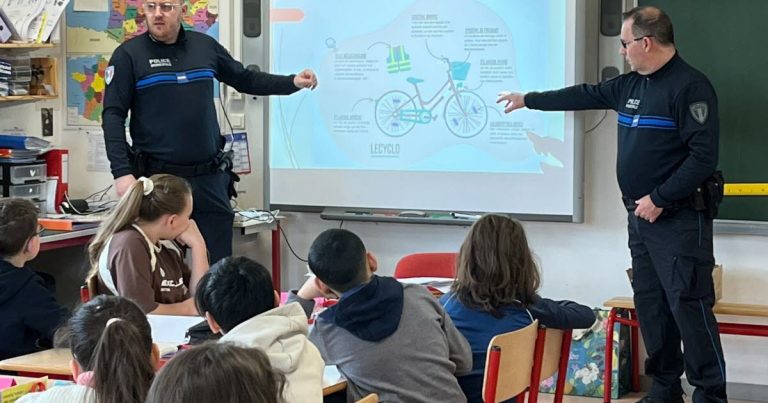 Étoile-sur-Rhône : Les policiers municipaux sensibilisent les élèves aux dangers routiers