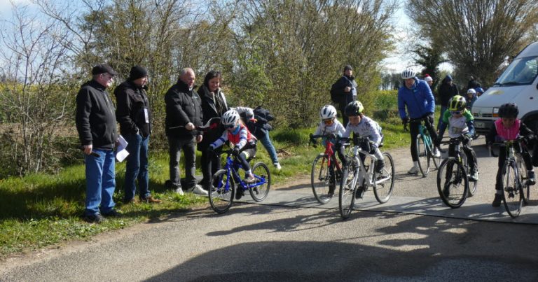 Neuville-les-Dames : les féminines participent à la course Joseph-Revol en cyclisme