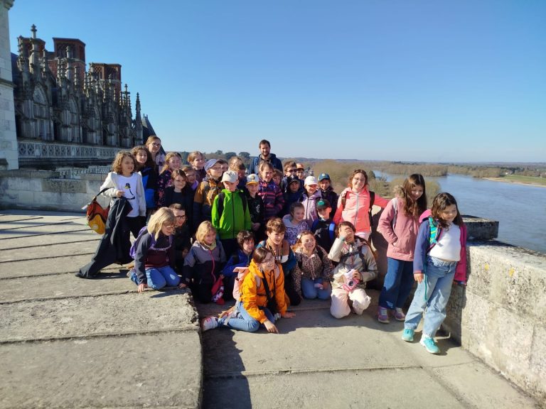 Les élèves géromois et rochenats découvrent les châteaux de la Loire.