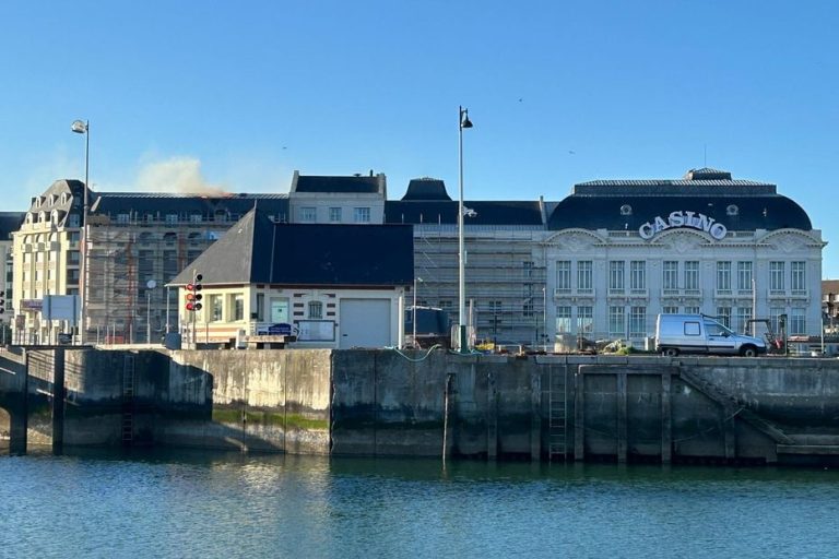 VIDEO - Incendie majeur dans une résidence proche du casino de Trouville