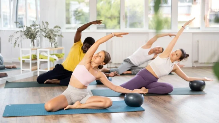 Ce mouvement de Pilates méconnu transforme vos bras en un clin d'œil, sans pompes