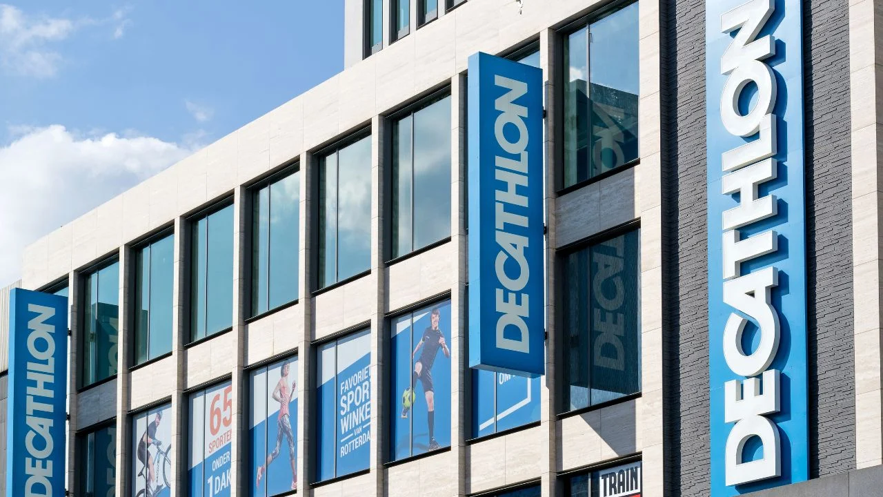 Plus chic qu’un jogging, ce pantalon ample Decathlon sera partout au printemps 2026