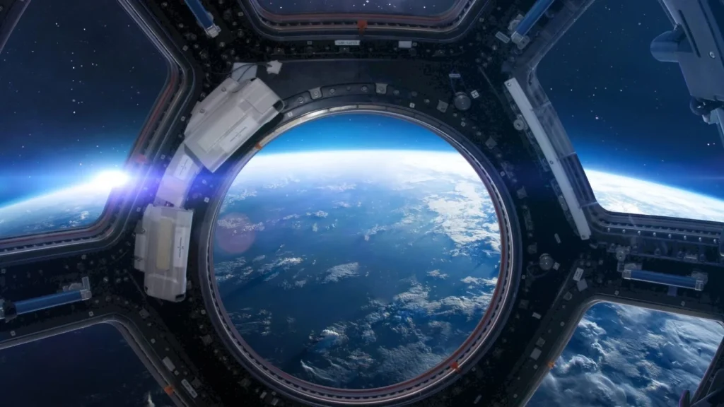 ISS : deux astronautes passent 7 heures dans le vide spatial pour une mission précise