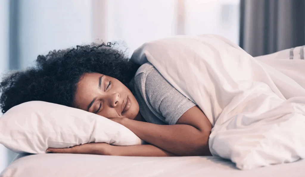 Position du fœtus ou de la bûche ? Découvrez ce que votre sommeil dit de vous