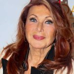 Julie Piétri réagit à une archive des Enfants de la télé sur ses débuts, tension sur le plateau