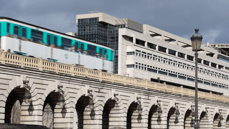 L'État français continue-t-il de protéger efficacement la population contre la précarité ?