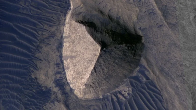 La pyramide sur Mars révélée par la NASA : des secrets dévoilés depuis 2001