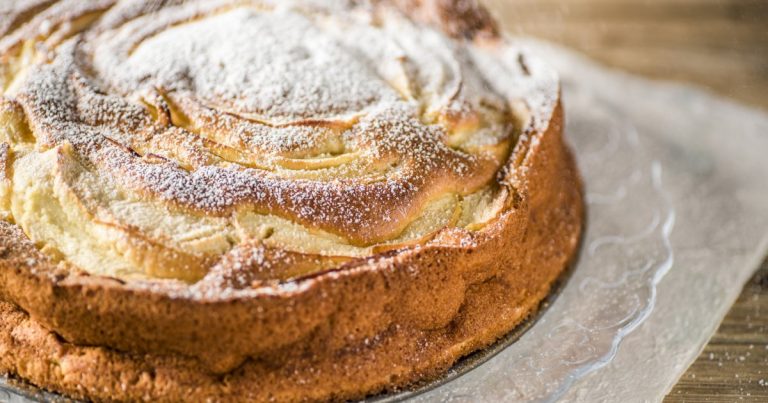 Gâteau rustique aux pommes : moelleux et caramélisé, il se déguste en un après-midi