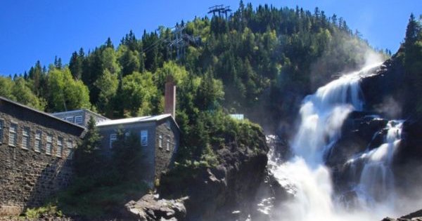 À vau-l'eau : comprendre les enjeux de la gestion des ressources en eau