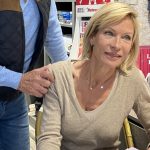 Salon littéraire à Aubagne : Daniel Prévost et Rebecca Hampton parmi les acteurs présents