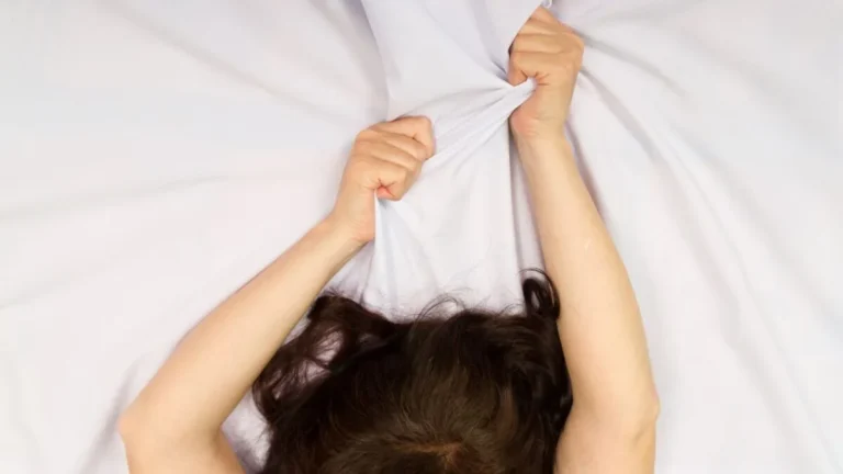 Oubliez le cunnilingus : la technique du bourdonnement pour intensifier le plaisir oral