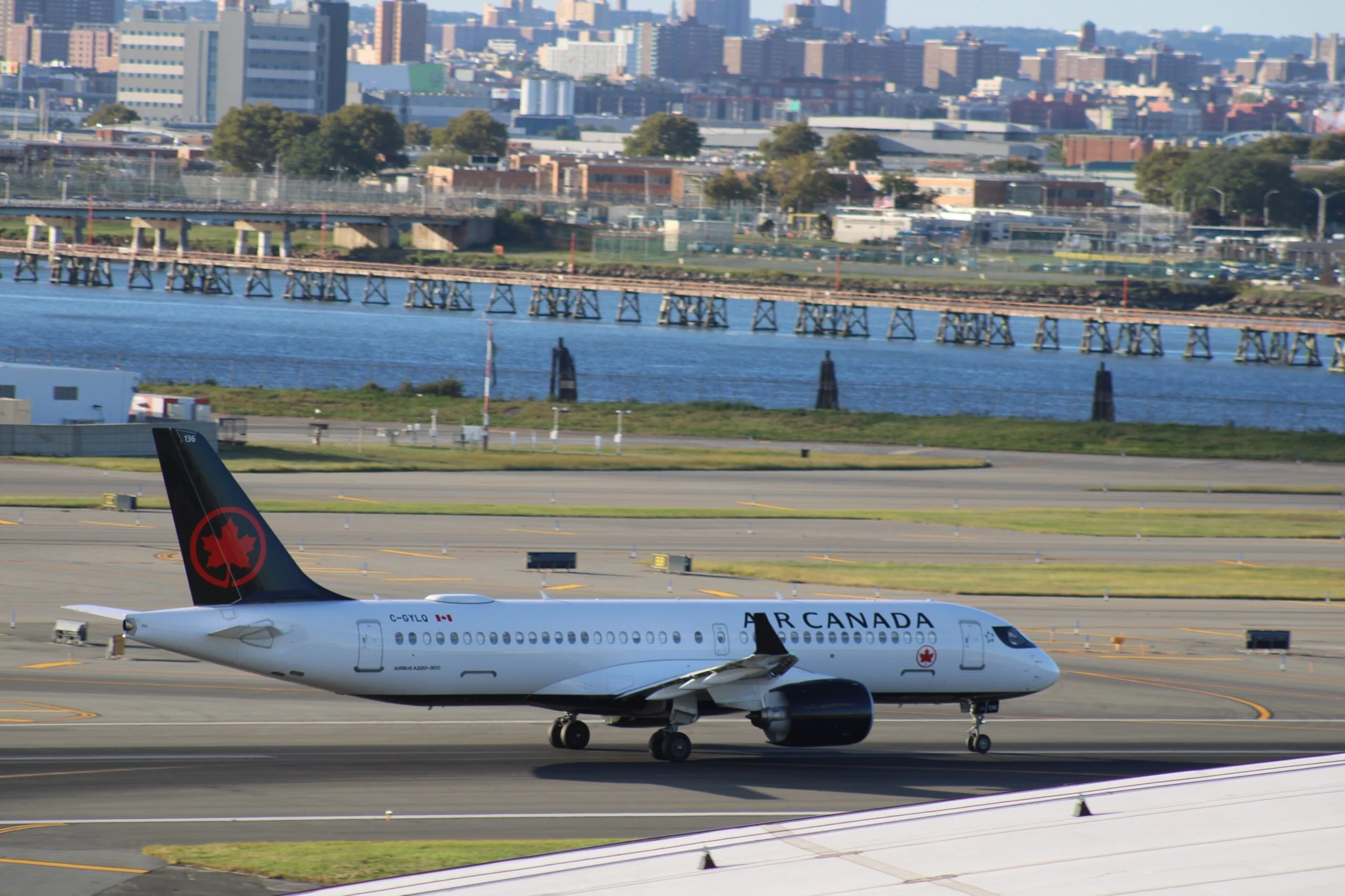 « Collision mortelle à LaGuardia : le contrôleur aérien reconnaît une erreur »