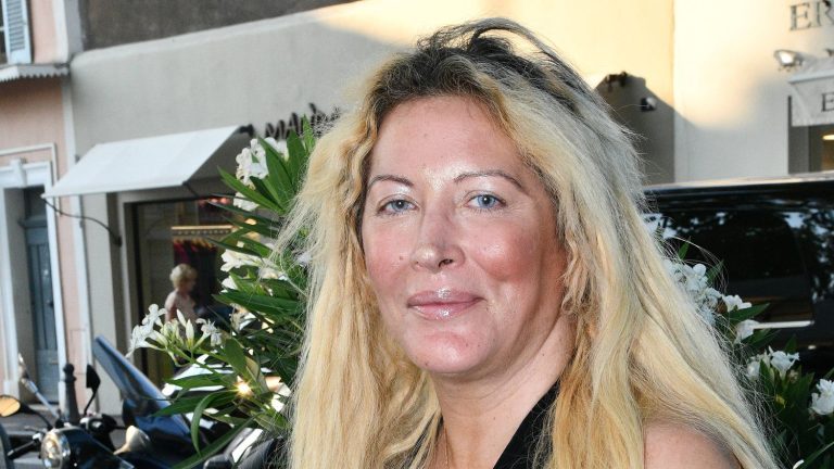 Loana, ex-star de "Loft Story", retrouvée morte à 48 ans à son domicile à Nice.