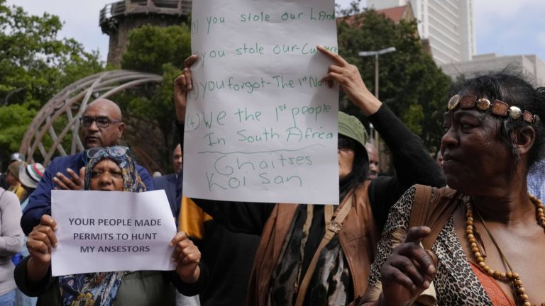 63 dépouilles khoïsan restituées enterrées à nouveau en Afrique du Sud