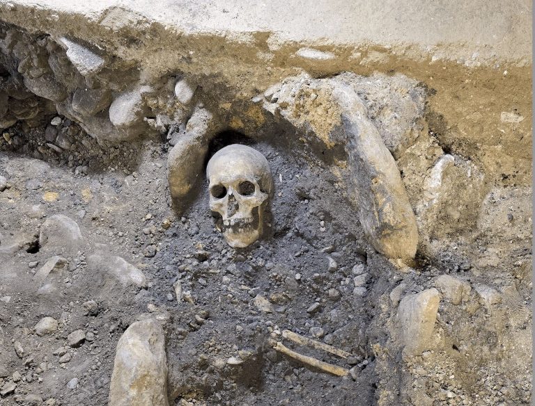 Depuis des décennies, une question persiste : où repose Oliba, figure majeure du XIe siècle ? © A.G.