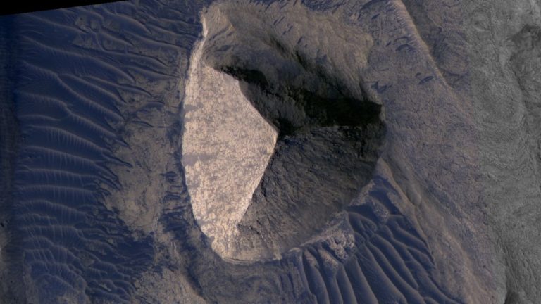 Une structure mystérieuse sur Mars évoque une ancienne pyramide égyptienne : explications.