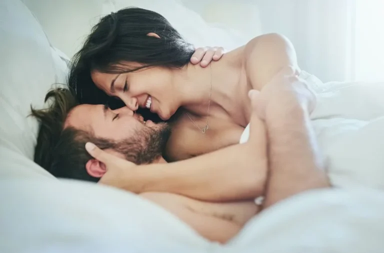 Boostez votre libido : une sexologue recommande de créer une 'sex bucket list'.