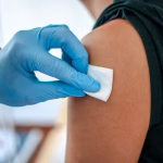 Méningite Outre-Manche : les raisons de l'inquiétude face à l'épidémie persistante