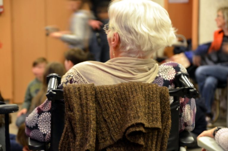 Résidente en EHPAD &copy; Maxime C. / mCi