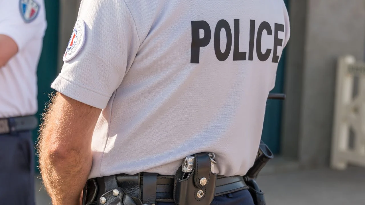  <p>La police ne l&rsquo;a pas prévenu que son logement avait été perquisitionné.</p> <p> » width= »1280&Prime; height= »720&Prime;/></span> <span class=