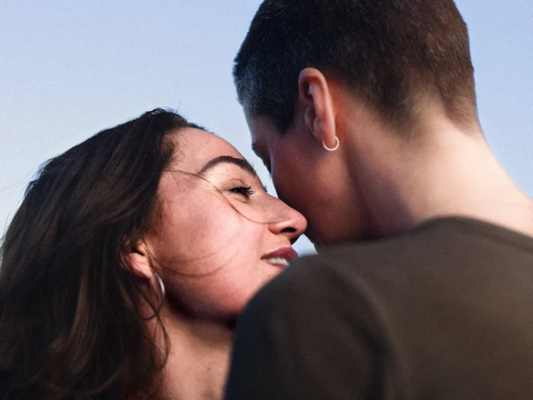 « Julian » de Cato Kusters : Nina Meurisse parle de son choix de films politiques