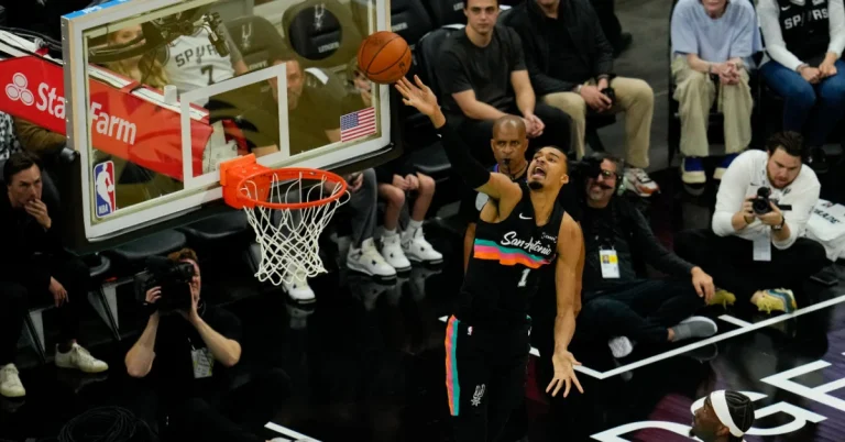 Basket - NBA : Les Spurs battent les Clippers, Tatum fait son retour avec Boston