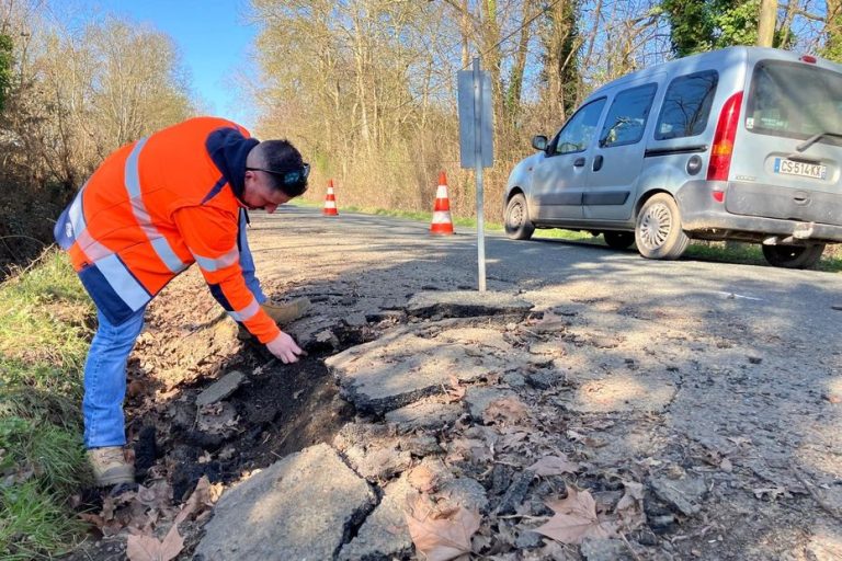 Le Maine-et-Loire et la Loire-Atlantique débloquent des fonds d'urgence pour remettre en état les routes touchées par les inondations et la neige