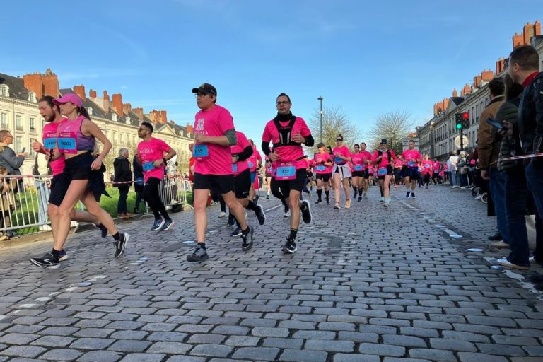 "J'ai eu un cancer du sein il y a deux ans", plus de 19 000 personnes réunies pour lutter contre la maladie