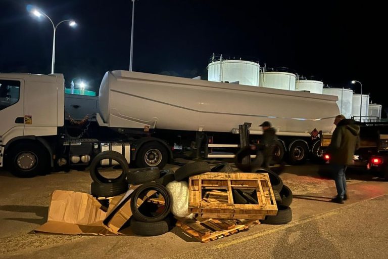 Blocage des dépôts pétroliers du Vazzio et de Lucciana pour réduire le prix de l'essence