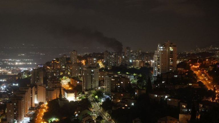 REPORTAGE. Haïfa : entre fracas des murs et l'absurde silence des dirigeants, la menace iranienne s'intensifie.