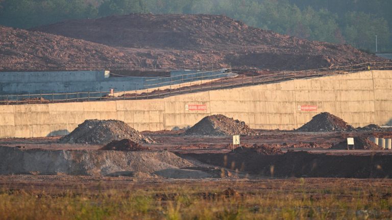 Terres rares : quand les dirigeants conservateurs de nos villes RN se perdent dans l'absurde conflit Chine-Japon !