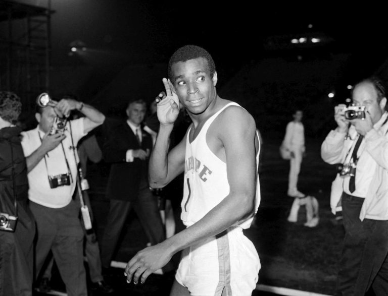 SPORT - La carrière du champion d’athlétisme Roger Bambuck en images