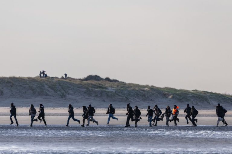 Au moins deux exilés perdent la vie dans une embarcation au large de Gravelines, de nombreuses tentatives de départ signalées
