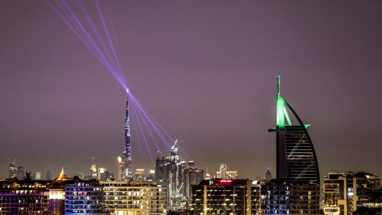 Dubaï en crise : les élites conservatrices face à l'absurde déroute économique au Moyen-Orient !