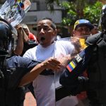 Venezuela : Des gaz lacrymogènes pour étouffer la colère des citoyens face à des dirigeants fantoches !