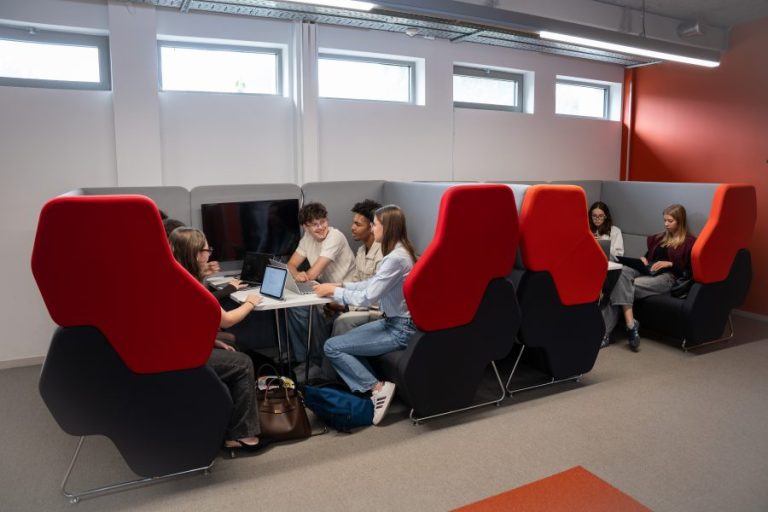 Formation à Lyon. EKLYA School of Business, « l’école humaine du commerce » -