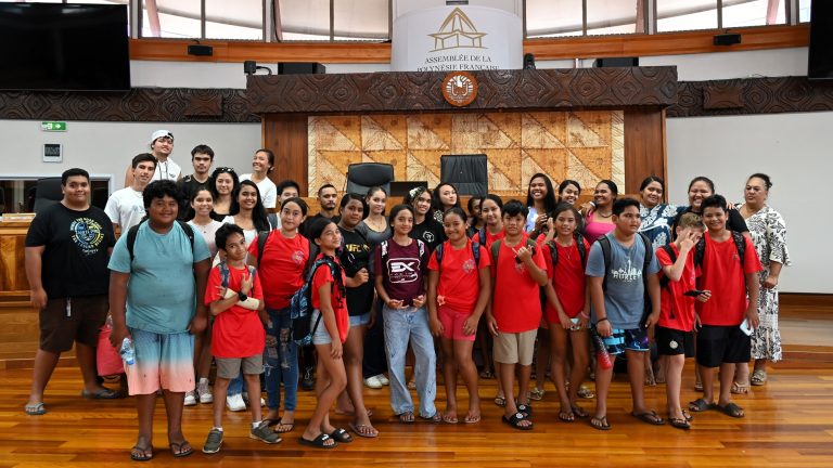 Éducation ou Propagande ? La Visite des Collégiens à l&rsquo;Assemblée de Polynésie