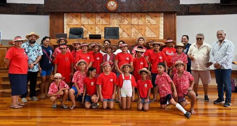 Quand les enfants visitent le temple de la démocratie… ou de l’illusion ?