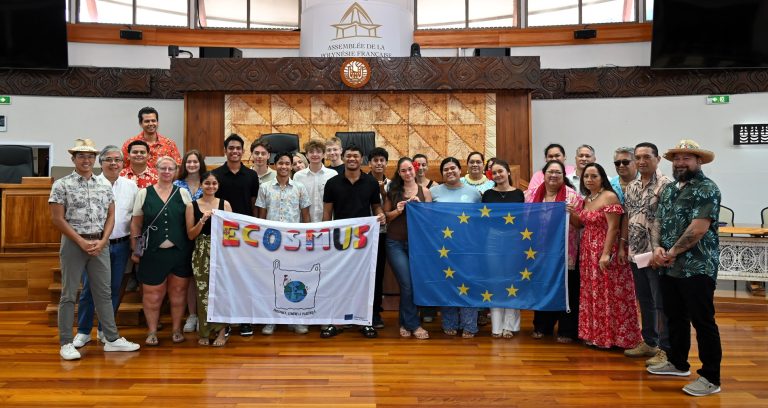 Visite guidée du collège de Belgique et du lycée de Taiarapu Nui à l’Assemblée nationale