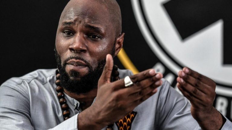 Kemi Seba : L’Ironie d’un Fugitif Panafricaniste