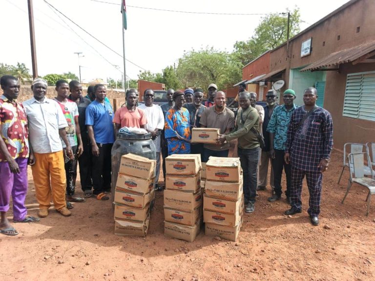 Quand le ciment et les pâtes se mêlent à la défense de la patrie