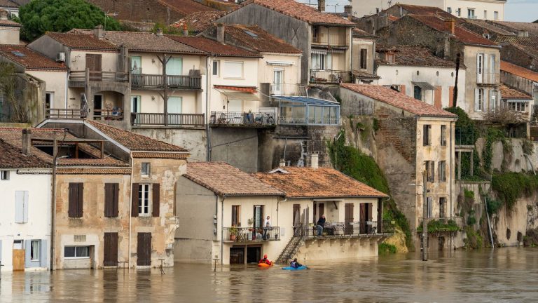 Tempêtes Nils et Pedro : 1,2 milliard d&rsquo;euros de dégâts, quelles conséquences pour la France ?