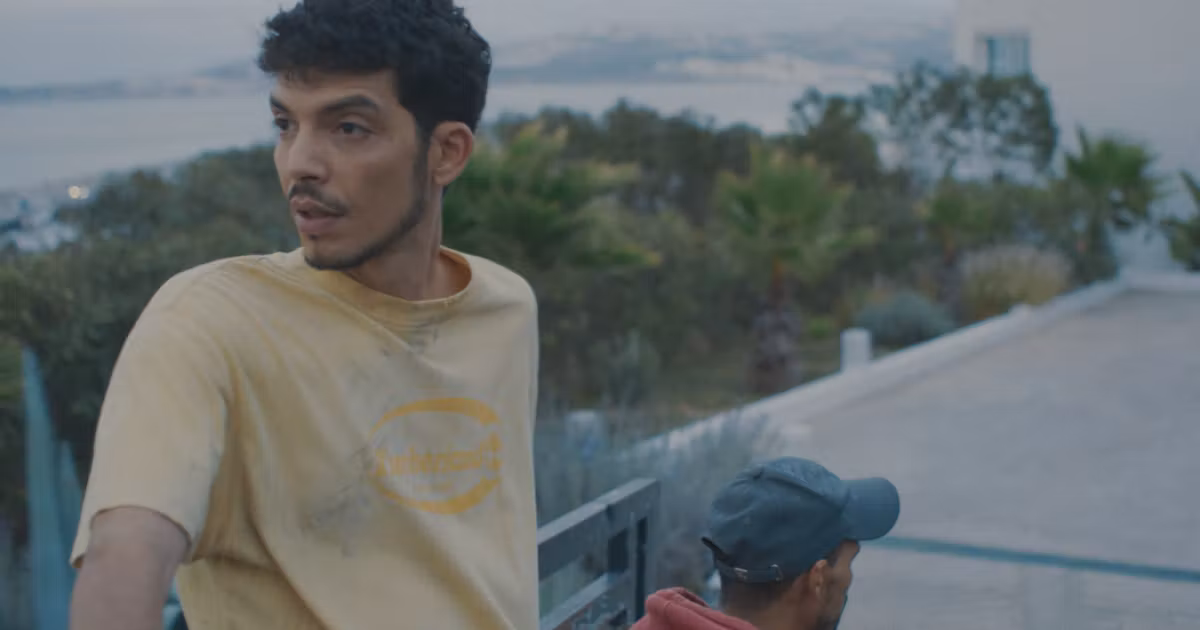 “Derrière les palmiers”, un film qui questionne “les rapports de pouvoir” au Maroc