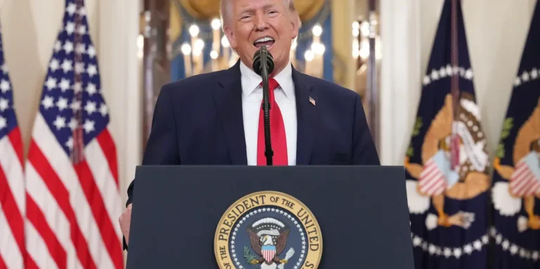 Trump en Iran : un 'petit voyage' qui ridiculise les promesses des dirigeants d'extrême droite !